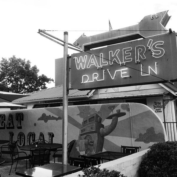 7/23/2014 tarihinde Glenn D.ziyaretçi tarafından Walker&#39;s Drive In'de çekilen fotoğraf