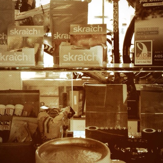 Das Foto wurde bei 10-Speed Coffee Calabasas von Kate N. am 11/5/2013 aufgenommen