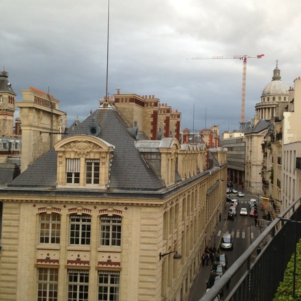 Foto diambil di Grand Hotel Saint Michel oleh Sam T. pada 6/11/2013