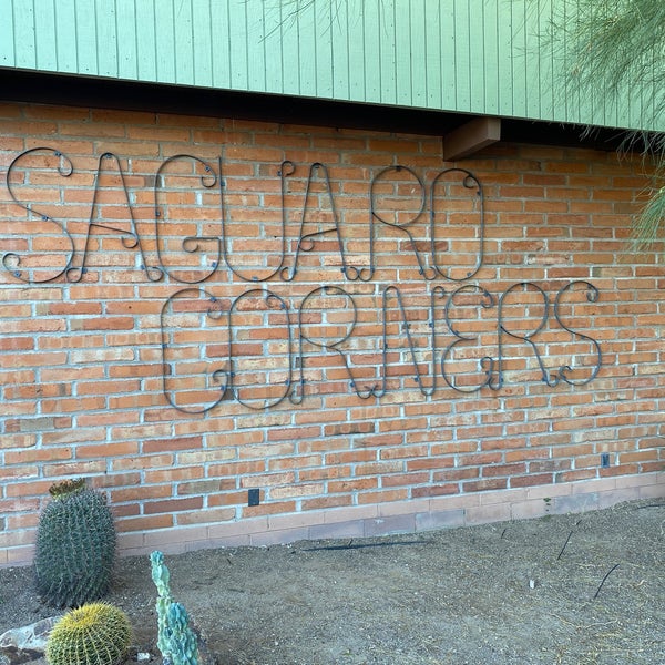Foto scattata a Saguaro Corners Restaurant &amp; Bar da grow_be il 11/15/2021