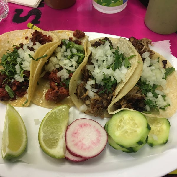 Foto diambil di Benji&#39;s Taqueria Mexican Grill oleh Emil H. pada 2/19/2018
