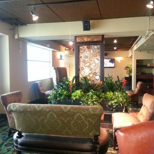 3/2/2013 tarihinde Mia B.ziyaretçi tarafından Mojito Restaurant &amp; Lounge'de çekilen fotoğraf