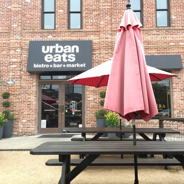 3/24/2018 tarihinde Emily B.ziyaretçi tarafından Urban Eats'de çekilen fotoğraf