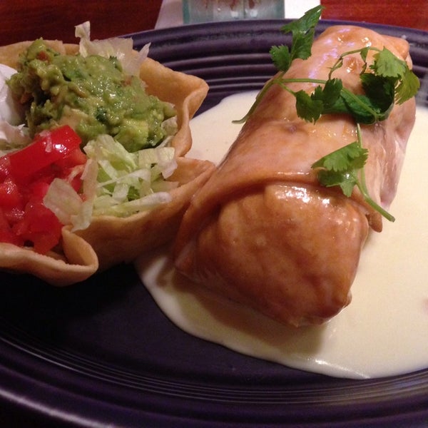 Das Foto wurde bei La Parrilla Mexican Restaurant von Becky C. am 9/5/2013 aufgenommen