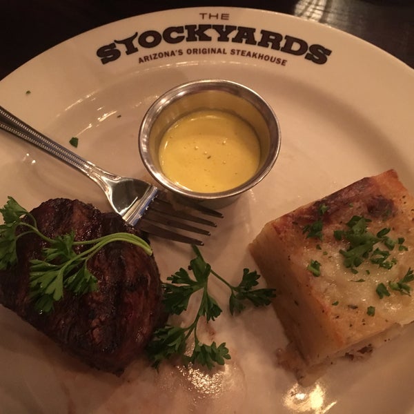 Foto scattata a Stockyards Steakhouse da Becky C. il 5/27/2018