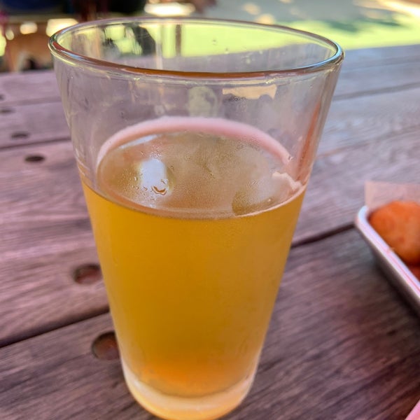 Das Foto wurde bei Figueroa Mountain Brewing Company von Lisa W. am 4/27/2019 aufgenommen