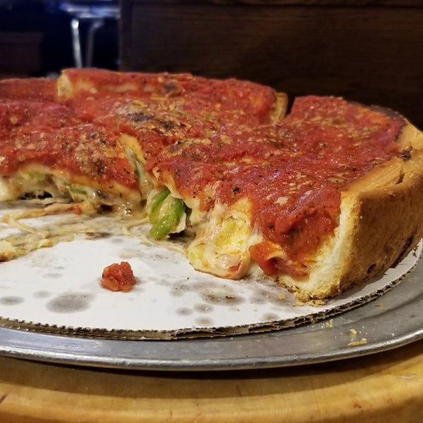 รูปภาพถ่ายที่ PizzaPapalis of Greektown โดย Shawn M. เมื่อ 11/4/2017