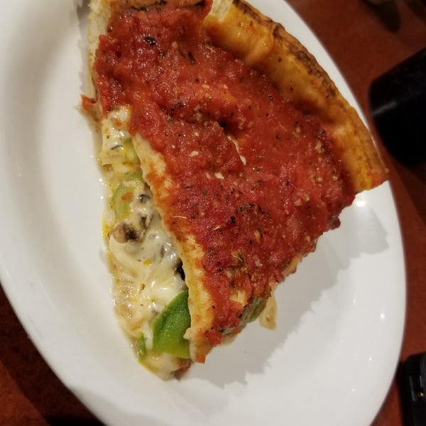 Foto scattata a PizzaPapalis of Greektown da Shawn M. il 11/4/2017