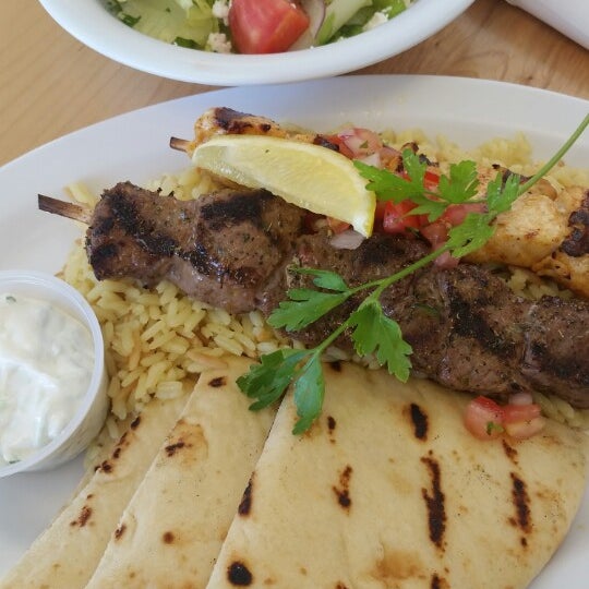Foto diambil di The Great Greek Mediterranean Cafe oleh @Vegaswinechick pada 8/9/2014