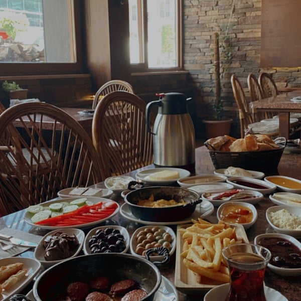 Foto tirada no(a) Paşa Ocakbaşı Restoran por Elif em 6/18/2023