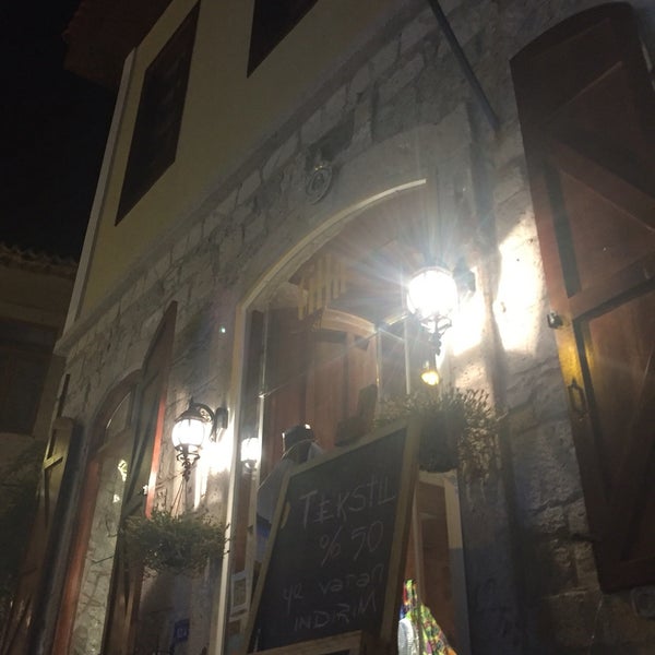 Foto tirada no(a) Tilla Store Cafe Hotel por Reyhan D. em 8/12/2016