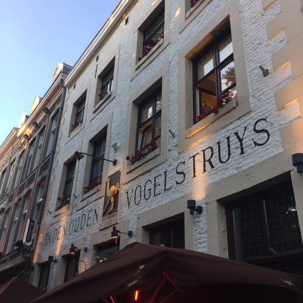 Foto diambil di In Den Ouden Vogelstruys oleh Tine v. pada 6/21/2018