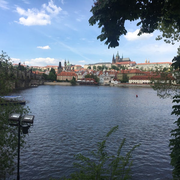 5/16/2017 tarihinde Veselin V.ziyaretçi tarafından Muzeum Karlova mostu'de çekilen fotoğraf
