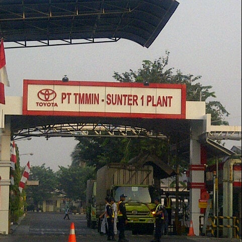 Photo taken at PT. TOYOTA MOTOR MANUFACTURING INDONESIA by Vetyana S. on 11/19/2012