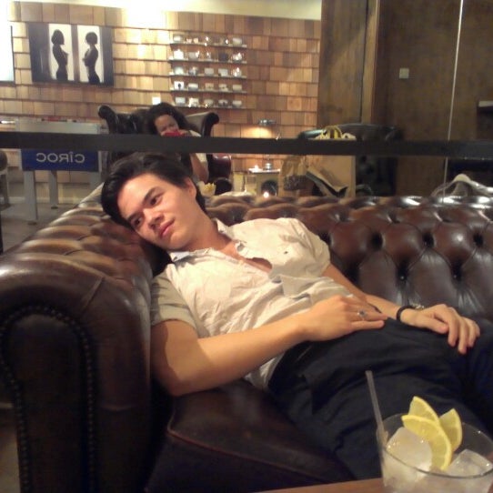 รูปภาพถ่ายที่ B-Soho Cocktail Bar &amp; Pizzeria โดย Henrike Theda K. เมื่อ 10/7/2012