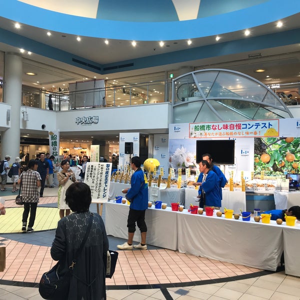 ららぽーとtokyo Bay 中央広場 Gosteri Merkezi Da Fotograflar