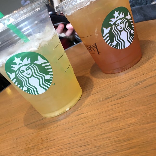 Foto diambil di Starbucks oleh Amber D. pada 2/3/2018