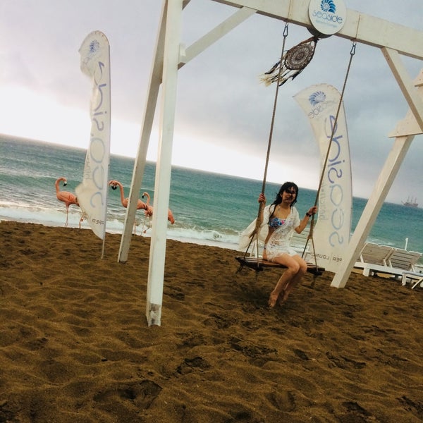 Photo taken at Seaside Beach Lounge by 💞💫GÖKÇEN💫💞 on 6/16/2018