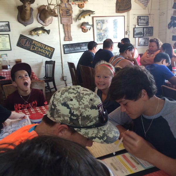 8/16/2015 tarihinde Kyle T.ziyaretçi tarafından Clear Springs Restaurant'de çekilen fotoğraf