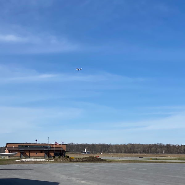 รูปภาพถ่ายที่ Ithaca Tompkins Regional Airport (ITH) โดย Mark เมื่อ 4/6/2021