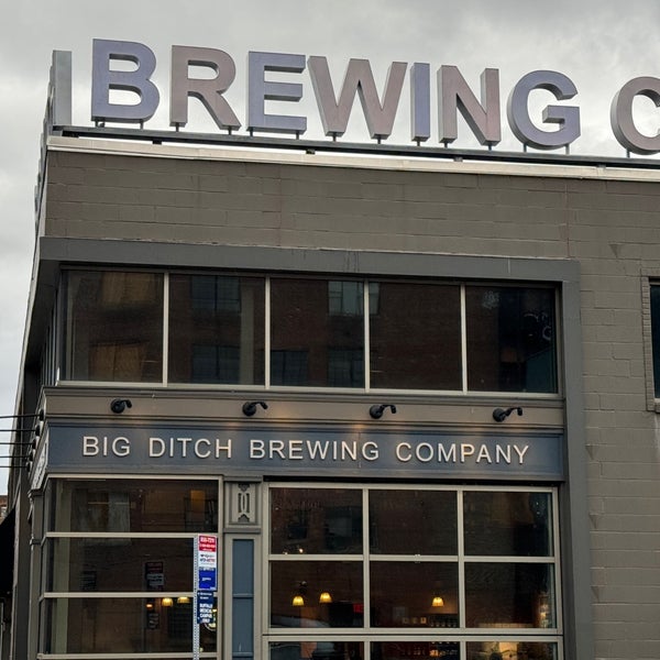 10/9/2023 tarihinde Markziyaretçi tarafından Big Ditch Brewing Company'de çekilen fotoğraf