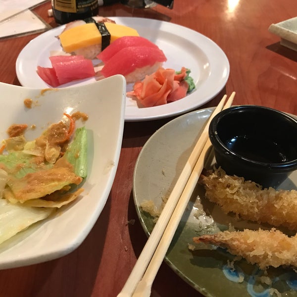 Foto tirada no(a) Sushi Bar por Silvia U. em 7/17/2017