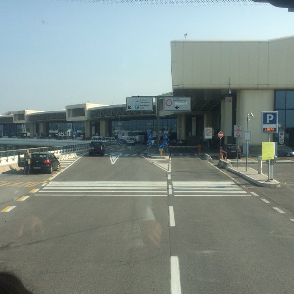 Foto tirada no(a) Aeroporto de Milão Malpensa (MXP) por Ольга С. em 4/22/2016