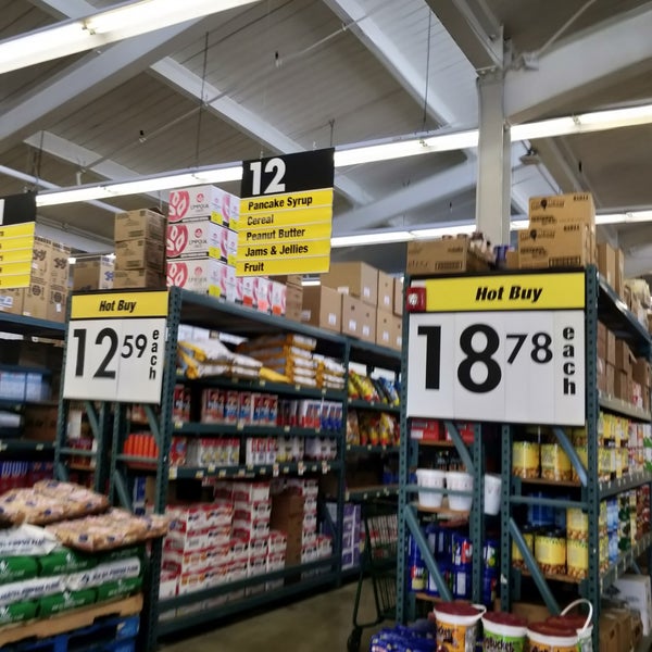 5/10/2018 tarihinde Justin F.ziyaretçi tarafından Smart Foodservice Warehouse Stores'de çekilen fotoğraf