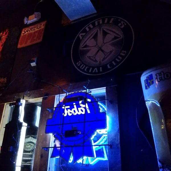 Foto tomada en Bender&#39;s Bar &amp; Grill  por Justin F. el 1/4/2018