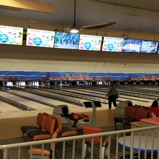 Photo taken at Country Club Bowl by Justin F. on 1/18/2020