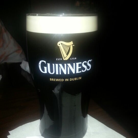 Foto tomada en Fitzgerald&#39;s Irish Pub  por Woody N. el 12/31/2012