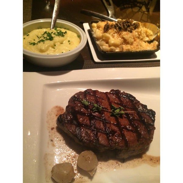 Foto scattata a Tender Steak &amp; Seafood da Sheila R. il 8/18/2015