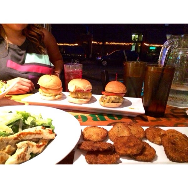 7/21/2014 tarihinde Sheila R.ziyaretçi tarafından The Burger Guru'de çekilen fotoğraf