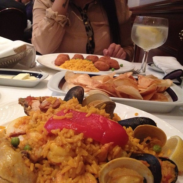 รูปภาพถ่ายที่ Toledo Restaurant โดย Sheila R. เมื่อ 11/8/2013