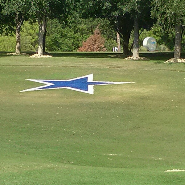 Foto scattata a Cowboys Golf Club da Jason il 4/30/2013