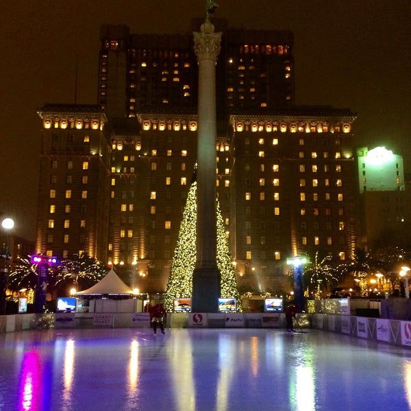 Снимок сделан в Union Square Ice Skating Rink пользователем Kevin 12/22/2015
