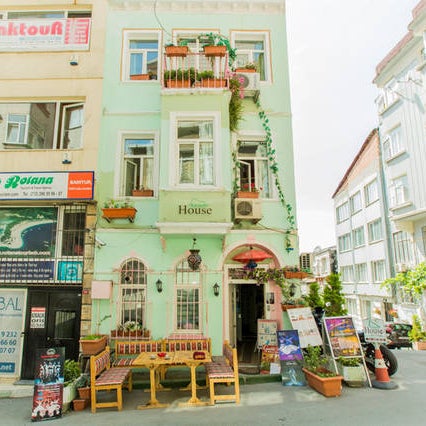 Das Foto wurde bei Taksim Green House Hostel von Taksim Green House Hostel am 2/10/2016 aufgenommen