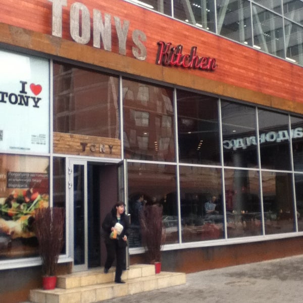 Das Foto wurde bei Tony’s Kitchen von Kristina D. am 4/11/2013 aufgenommen