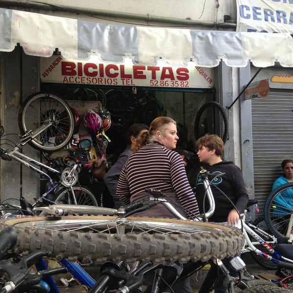 Photo taken at Taller de bicicletas by Melissa Y. on 3/10/2013