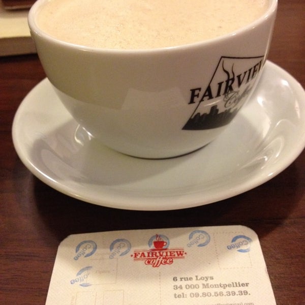 รูปภาพถ่ายที่ Fairview Coffee โดย Angelina K. เมื่อ 11/19/2013