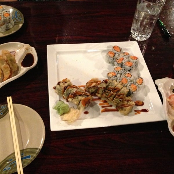 Das Foto wurde bei Sushi Kingdom von Ken C. am 7/1/2013 aufgenommen