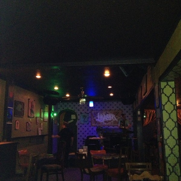 Das Foto wurde bei the Layover Music Bar &amp; Lounge von Bernadette A. am 3/1/2013 aufgenommen