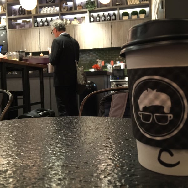9/30/2015 tarihinde kazzmasa T.ziyaretçi tarafından Gregorys Coffee'de çekilen fotoğraf