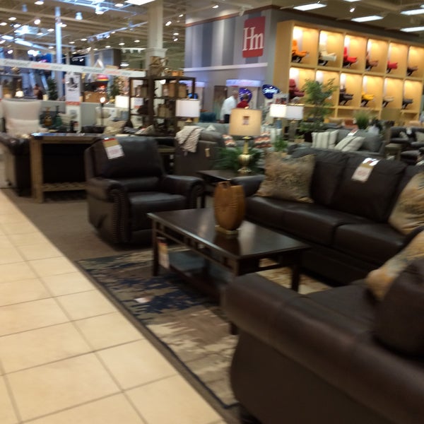 Photo taken at Homemakers Furniture by -=Just N. on 12/19/2015
