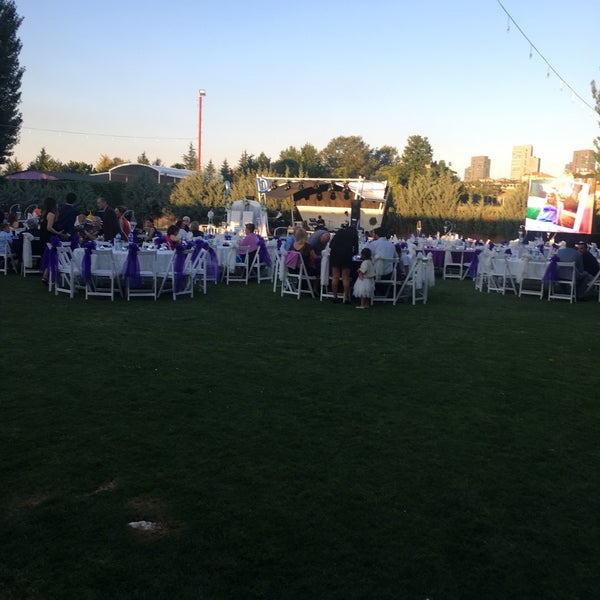 Das Foto wurde bei Incek Lilyum Restaurant &amp; Wedding von Muhammed Ü. am 7/7/2017 aufgenommen