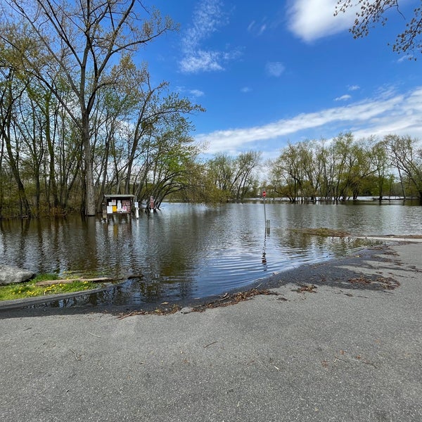 Easthampton Public Boat Ramp 2 tips from 53 visitors