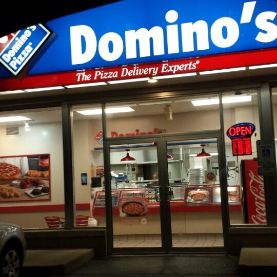 Domino's Pizza Pizzeria in Oconomowoc