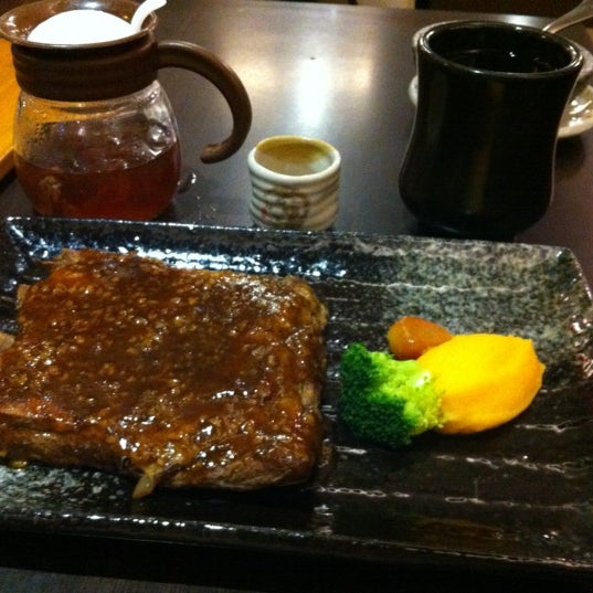Foto diambil di Tao&#39;s Restaurant oleh Cedric C. pada 11/28/2012