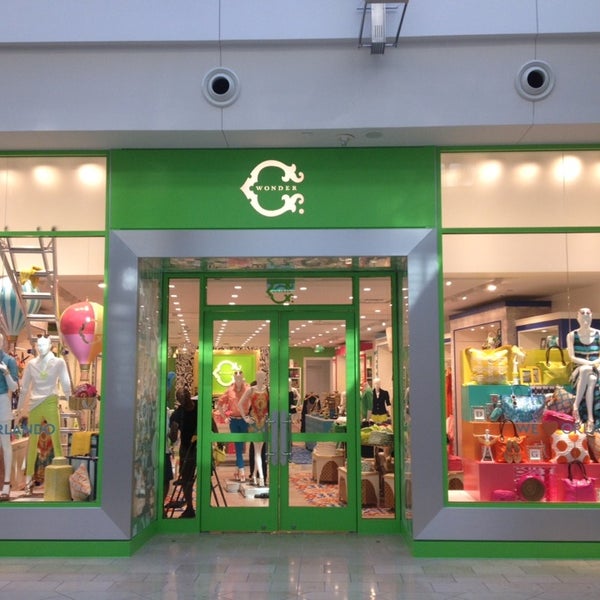 Тори берч фото дизайнера. Косметичка мак вандер вумен. Строительный магазин интерьер магазина фасада. Розовый спортивный велосипед. Wonder store.