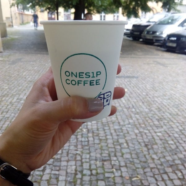 Foto tirada no(a) onesip coffee por Terezka B. em 7/25/2016